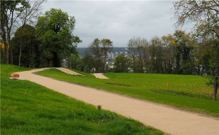 Neu angelegte Wege im Festungspark.