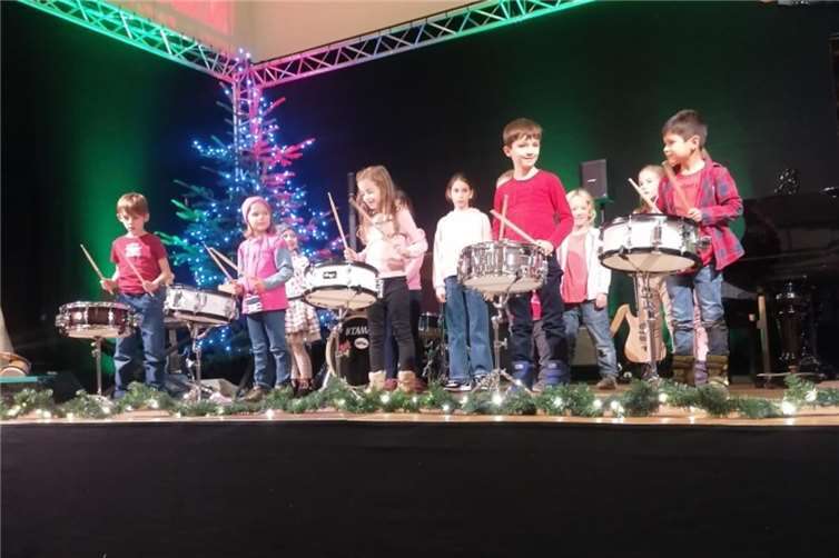 Neu im Programm war die Drumline-Gruppe. Foto: Frank Jubelius