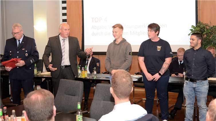 Ehrenabzeichen und Beförderungen Neuaufnahmen: LZ Vallendar: Juliane Itschert, Jeremi Scheuermann, LZ Niederwerth: Andre Antunes, Colin Kringel, LZ Weitersburg: Maurice Dönges. Fotos: VG Vallendar