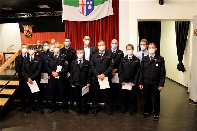 Neuaufnahmen in den aktiven Feuerwehrdienst. Fotos: privat