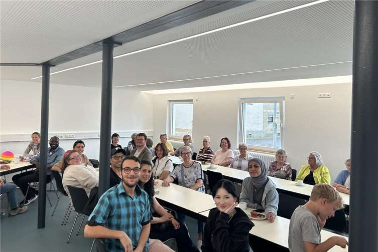 Neue Bekanntschaften und spannende Gespräche beim Integrationstreff. Foto: VG Selters