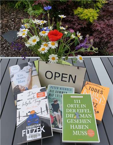 Neue Bücher warten auf die Leser. Foto: privat