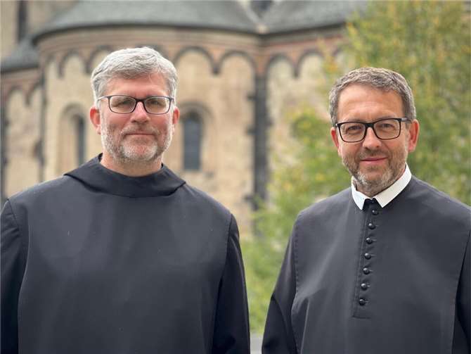 Neue Führungsspitze: Der neue Abt von Maria Laach, Pater Dr. Mauritius Wilde, mit dem künftigen Prior, P. Maximilian Krenn. Foto: Maria Laach / Robert Eberle