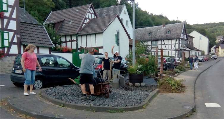 Neue Gestaltungselemente entlang der Straße laden zum Innehalten ein.privat