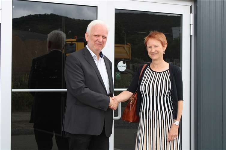 Neue Leitung an der Berufsbildenden Schule des Kreises Ahrweiler: Dr. Klaus Müller tritt die Nachfolge von Gundi Kontakis an.  Foto: DU