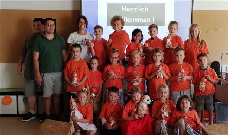 Neue T-Shirts, etwas Gesundes und etwas süßes bekamen die i-Dötzchen vom Cap-Markt zur Einschulung. privat