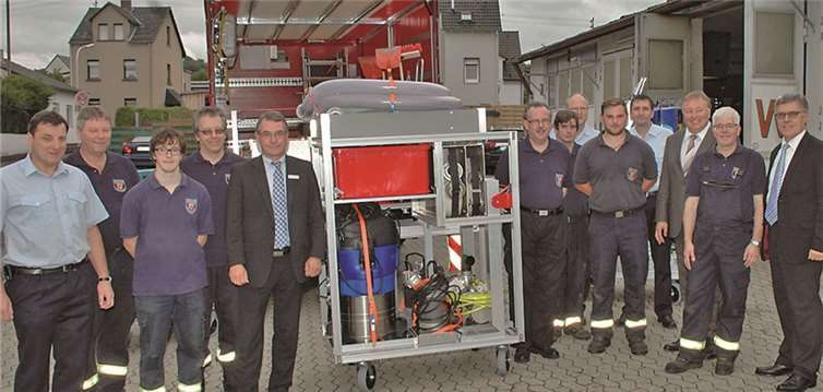 Neue Unwetterausrüstung im Rollcontainer gab es für die Sinziger Feuerwehr. -BL-