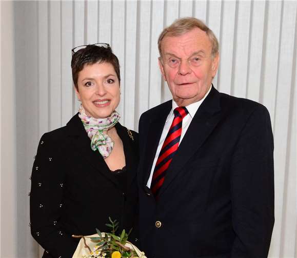 Neue offizielle Schiedsfrau für den Bezirk Münstermaifeld wurde Nicole Hammerschmidt vereidigt und für den Bezirk Polch ist Wolfgang Menzel zum Schiedsmann vereidigt worden. Fotos: US