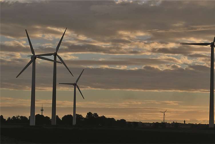 Neuenkirchen Windräder: Windräder, wie hier in Neuenkirchen, prägen die Landschaft. Foto: Wikipedia/Dirk Ingo Franke