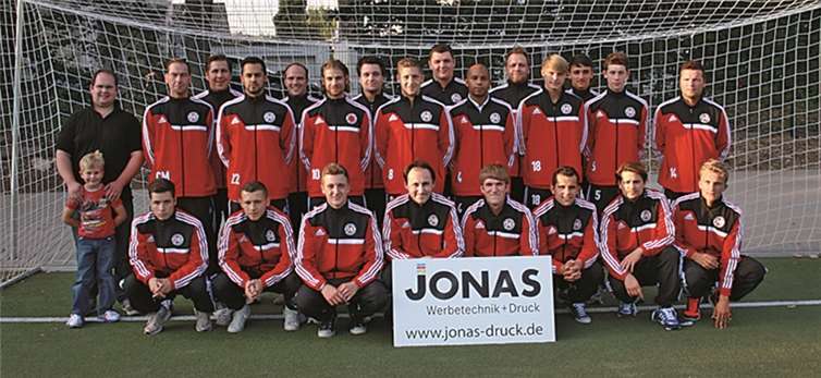 Neuer Anzug, alte Farben - die SG gibt in den neuen Anzügen auch neben dem Platz eine gute Figur ab.privat