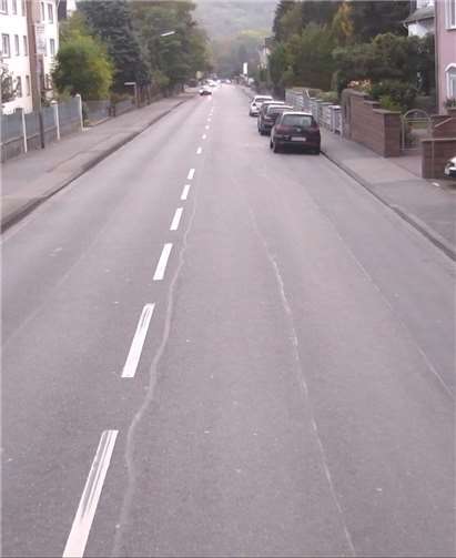 Neuer Belag für die Straße. privat
