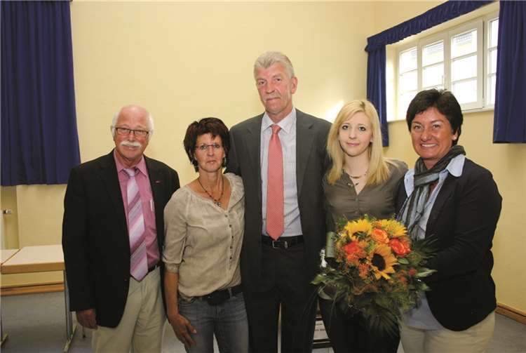 Neuer Bürgermeister in Niederzissen wurde Rolf Hans, CDU. Mit auf dem Foto Alt-Bürgermeister Richard Keuler, Elke Hans, Sophie Hans und Petra Schneider, Stellvertretende CDU-Vorsitzende.RÜ