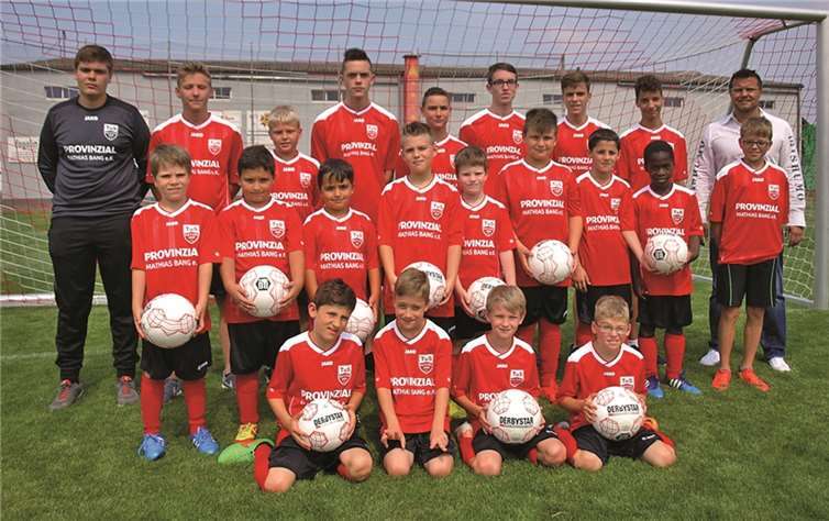 Neuer Rasenplatz, neues Outfit, die Saison kann beginnen.privat