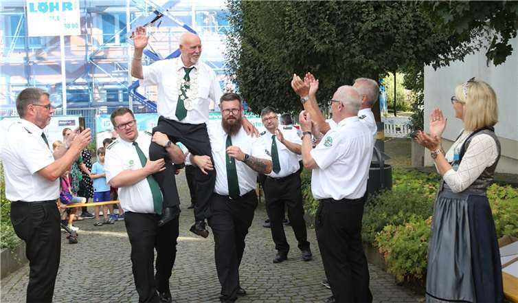 Neuer Schützenkönig ist Hans Schellenbach.