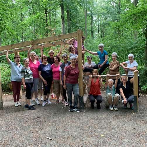 Neuer Trainingsparcours im Heilwald Lahnstein begeistert „Aktiv gegen Osteoporose“-Gruppe. Foto: Turngemeinde Oberlahnstein