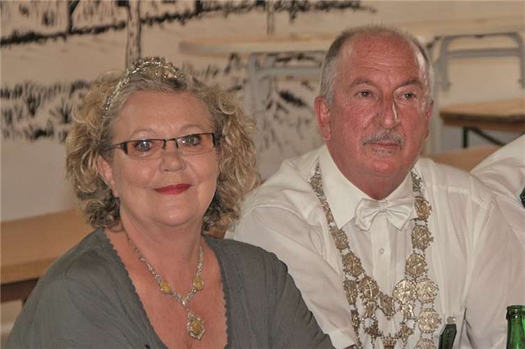 Neuer Vallendarer Schützenkönig: Karl-Heinz Steffes mit seiner Königin Vera.