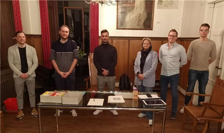 Neuer Vorstand beim Traditionsverein. (v.l.n.r.) Michael Kläser, Niklas Saess, Vereinschef Christopher Dreßler, Silvia Mühl, Fabian Fabritius und Alexander Himanek.Foto: -BL-