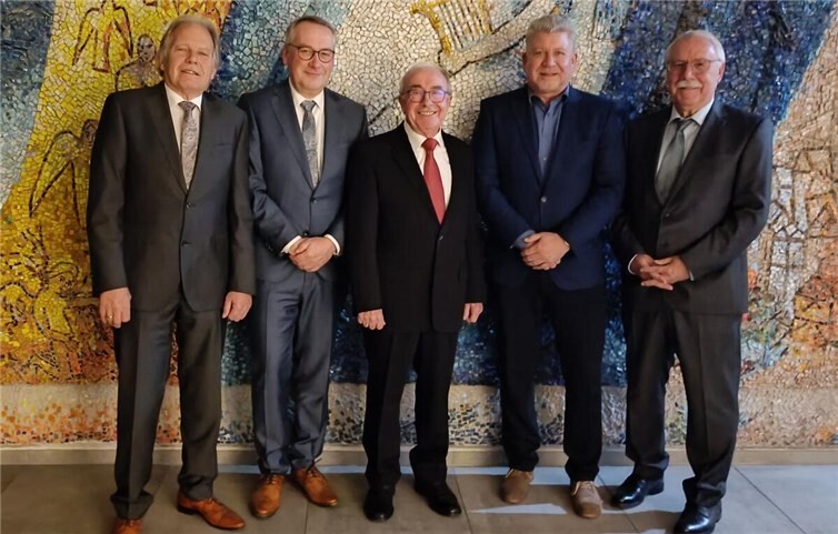 Neuer Vorstand der Casino-Gesellschaft Andernach v.l.: Klaus Meyer (Stellv. Vorsitzender), Michael Breil (Vergnügungswart), Josef Nonn (Vorsitzender), Andreas Karbach (Kassenwart), Detlev Ullrich (Schriftführer). Foto: Beatrix Müllenbach