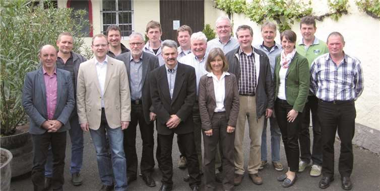 Neuer Vorstand mit der Kreisgeschäftsführerin Ursula Krupp. Hubert Pauly (v.li.n.re.), Paul Clemens, Thomas Monreal, Lothar Schneider, Hermann-Josef Knops, Mathias Genn, Alfred Schopp, Karsten Krause, Günter Adrian, Ingrid Strohe, Franz-Josef Schäfer, Peter Hörsch, Albert Kreuzberg, Ursula Krupp (Kreisgeschäftsführerin), Jürgen Radermacher und Heinz Groß - auf dem Foto fehlt Willi Orth. privat