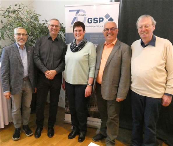 Neuer Vorstand (v.l.) F. Maurer, H. Rempl, B. Wehnes, J. Schmidhofer, K. Kretzschmar. Nicht anwesend J. Schick.  Foto: Brigitte Schmidhofer