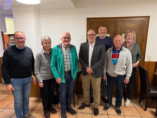 Neuer Vorstand von links: Volker Berg, Traute Lorenz, Erich Schneider, Markus Konitzer, Robert Dill, Franz Herz, Beate Kerres.  Foto: Jan Ermtraud