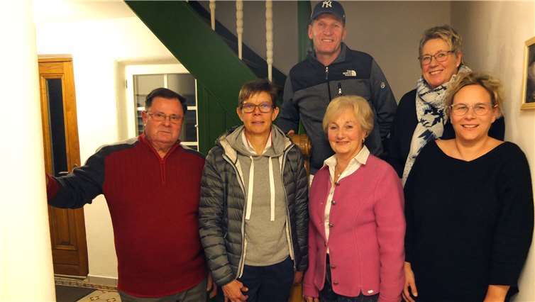 Neuer und alter Vorstand hinten: Sascha Hecken, Elke Kugler; vorne: Hans Holecek, Bonita Hoß-Saal, Ulla Jabs-Vietor, Michaela Ritzdorf-Thür (v. l. n. r.).Foto: privat