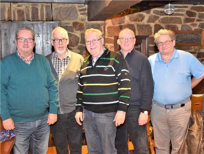 Neuer und alter Vorstand (v. l.) Zugleiter Heinz Oltmanns, Schriftführer Manfred Böttcher, stellvertretender Vorsitzender Alfred Eich, Kassierer Roland Kaiser und der scheidende Schriftführer Axel Winkler. Eich