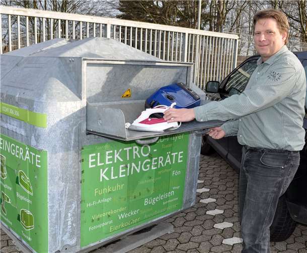 Neuerdings können die Bürger ihre Elektro-Kleingeräte in einem Sammelbehälter auf dem Gelände des Baubetriebshofs in der Buschstraße 12 entsorgen.Foto: Stadt Meckenheim