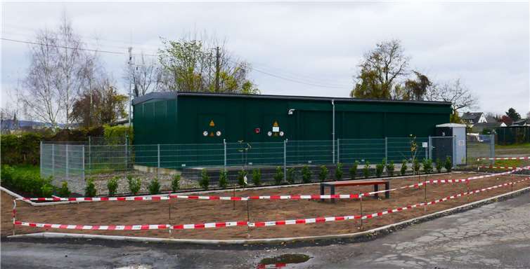 Neugestalteter Vorplatz zur Umschaltstation - jetzt muss nur noch der Rasen wachsen. privat