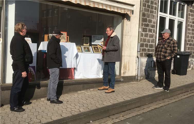 Neugestaltung eines leer stehenden Schaufensters. Heinz Lempertz