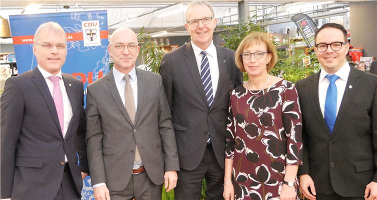 Neujahrsempfang der CDU im Sängerhof (v.li.): Landtagsabgeordneter Oliver Krauß, Bürgermeister Bert Spilles, Europaabgeordneter Axel Voss, Stadtverbandsvorsitzende Katja Kroeger und Franktionsvorsitzernder Joachim Kühlwetter.Privat