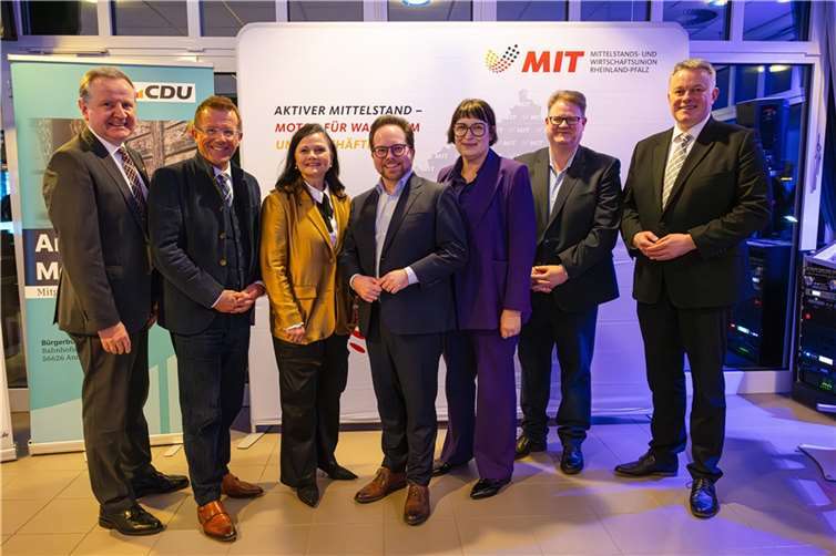 Neujahrsempfang der MIT Mayen-Koblenz mit Bundesvorsitzender Gitta Connemann MdB (3.v.l.). Foto: Fotostudio Moments