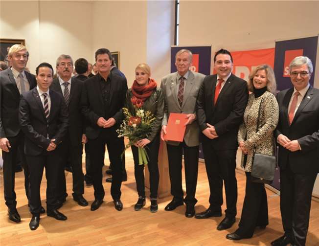 Neujahrsempfang der SPD-Untermosel im von der Leyenschen Schloß in Gondorf von links: MdL Marc Ruland, Mitglied im Kreistag Faisal El Kasmi, VG Fraktionsvorsitzender Klaus Frevel, MdB Detlev Pilger, Veronica Wilm, Ewald Lambert, MdL Benedikt Oster, Martina Luig-Kaspari, Innenminister Roger Lewentz. Privat