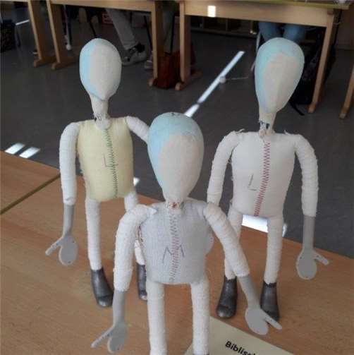 Neun Figuren wurden in Handarbeit hergestellt.