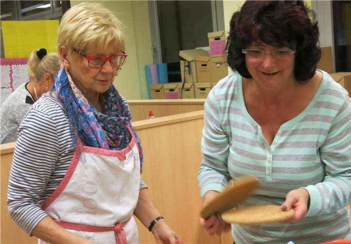 Neun Hobbyköche trafen sich zum Zubereiten eines gemeinsamen Menüs. privat