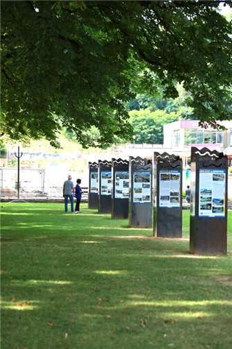 Neun Informationsstelen spiegeln das Flutereignis 2021 und seine Folgen im Stadtgebiet.  Foto:Stadtverwaltung /Lukas Holling