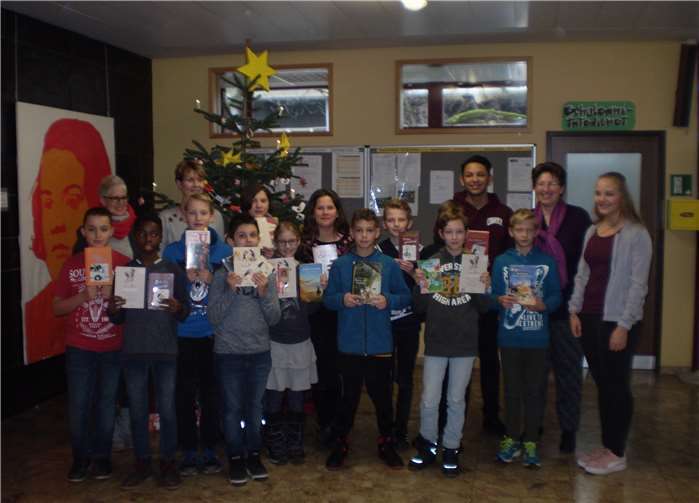 Neun Jungen und drei Mädchen nahmen am diesjährigen Lesewettbewerb der Geschwister-Scholl-Realschule plus teil. privat