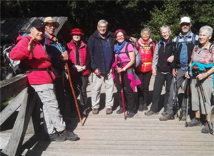 Neun Wanderer machten sich bei strahlendstem Herbstwetter auf, den Lieserpfad zu erkunden. Foto: privat