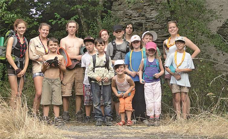 Neun Wölflinge waren mit ihren Betreuern auf Burg Waldeck. privat