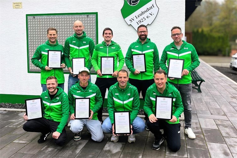 Neun frisch weitergebildete Trainer des SVL.