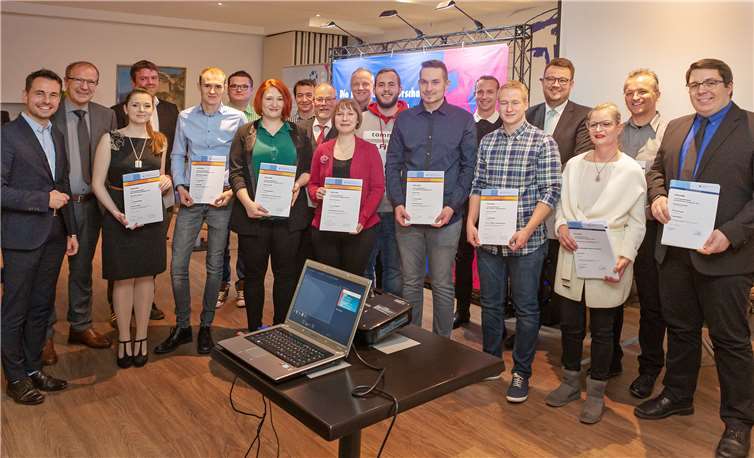 Neun junge Leute schafften es beim Leistungswettbewerb der Deutschen Handwerksjugend auf das Siegertreppchen und konnten Ehrenurkunden entgegennehmen.