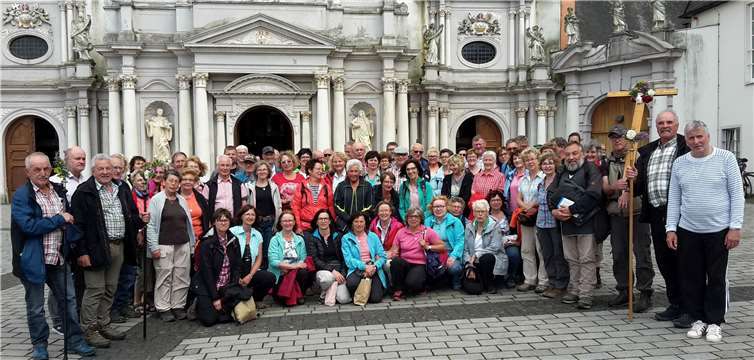 Neupilger, JubilarInnen sowie Pilgerleiter Heinz-Toni Sesterheim.  privat