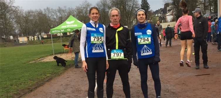 Neuwied, erfolgreiche Leichtathleten des SV Urmitz (v. l.): Monika Kracke, Thomas Wald, Wolfgang Custodis.Foto: privat