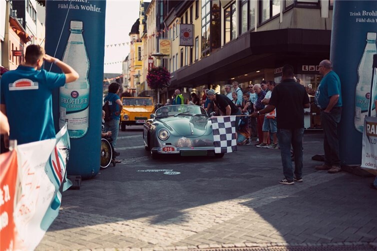 Neuwied startet in die 17. Food Rallye der Young- und Oldtimer Fotos: IG Young-Oldtimer-Neuwied e.V.