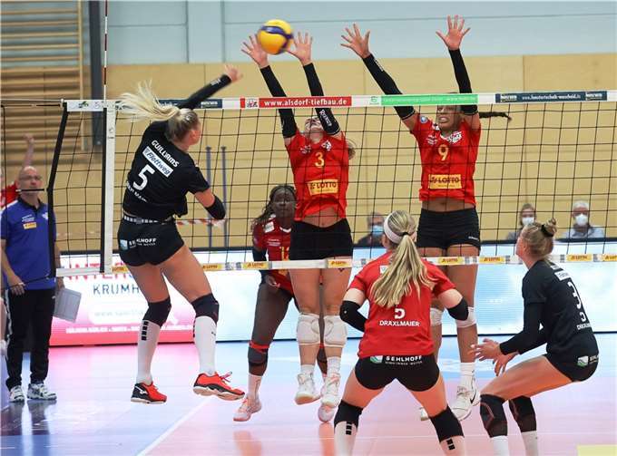 Neuwieder Block mit Isabell Marciniak und Amie Watson.Foto: Jörg Niebergall