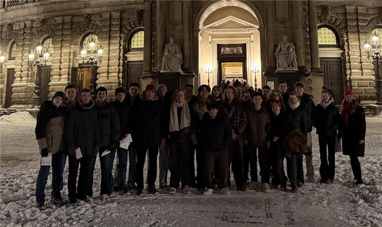 Neuwieder Schüler tauchen in die Welt der Oper ein.  Foto: Ronny Keller