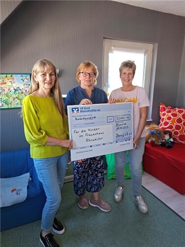 Neuwieder Verein BenefitZ-Wir helfen Kindern e.V. spendete 2.000 Euro für Kinder im Frauenhaus Kreis Ahrweiler.  Foto: privat