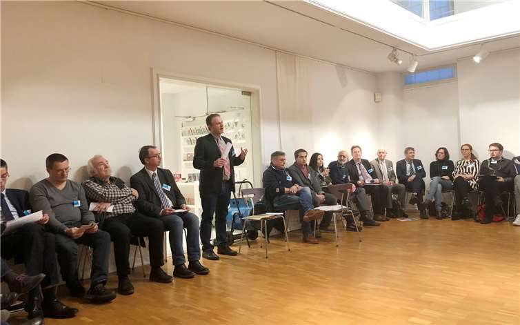 Neuwieds Oberbürgermeister Jan Einig unterstrich beim ersten Treffen des Runden Tisches noch einmal die Bedeutung gemeinsamer Anstrengungen, um Probleme der Innenstadt zu lösen. 