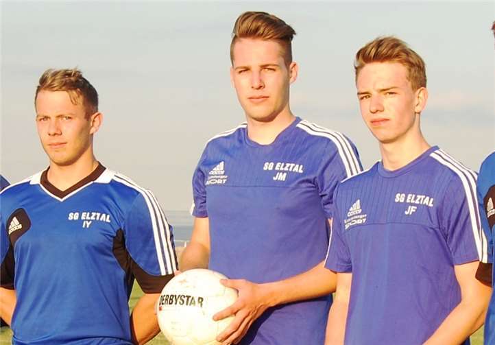 Neuzugang Marc Schweitzer (Mitte) schoss die SG Elztal in die nächste Runde.Fotos: SK