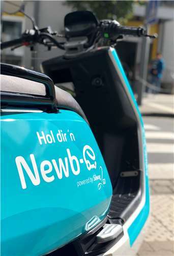 Newb-e, der Elektroroller zum Leihen des Energiedienstleisters Süwag, steht ab sofort wieder für den Einsatz auf Neuwieds Straßen bereit.Foto: Süwag